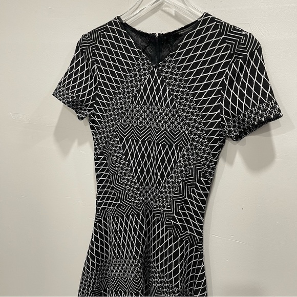 BCBGmaxazria Arsley Knit Dress Asymmetric Hem Printed Fit & Flare Size XS - Picture 4 of 10